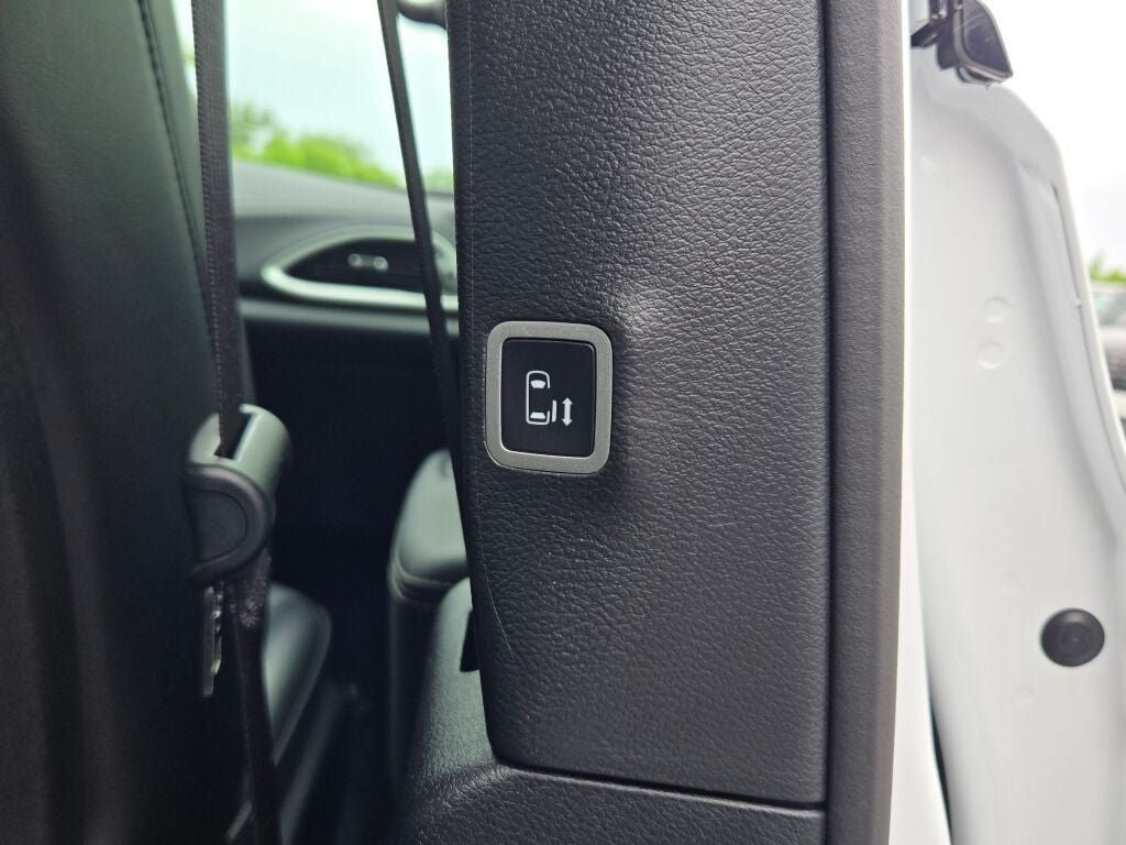 2024 Chrysler Pacifica Hybrid Select S Appearance