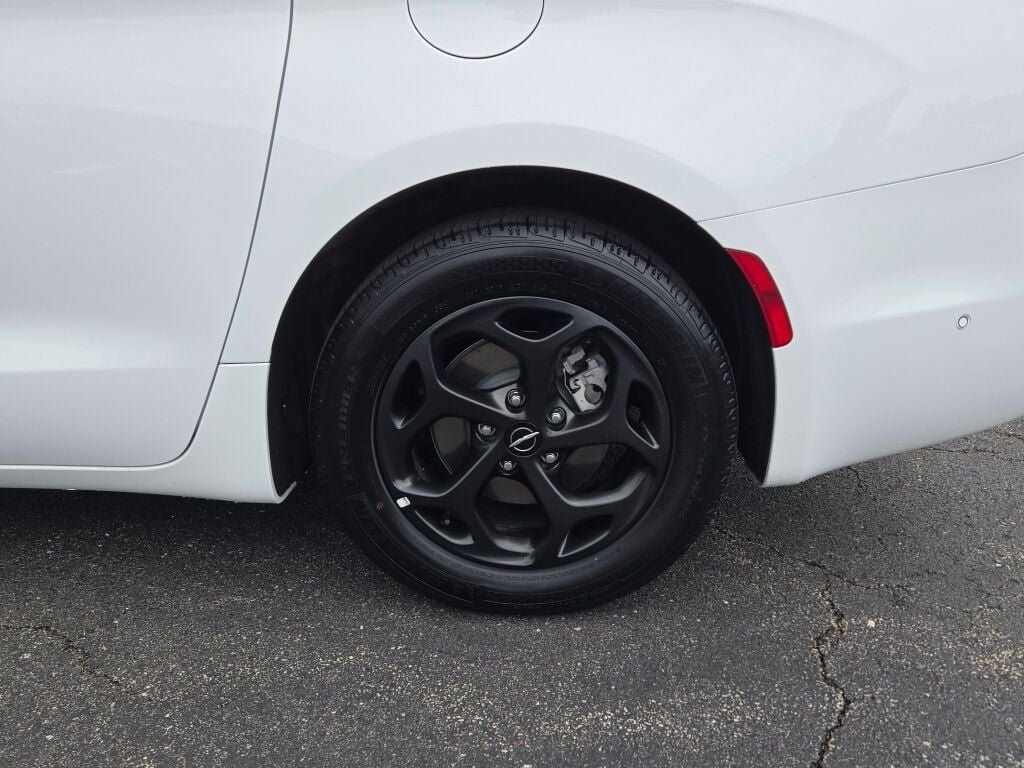 2024 Chrysler Pacifica Hybrid Select S Appearance