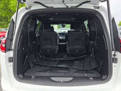 2024 Chrysler Pacifica Hybrid Select S Appearance