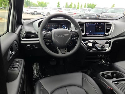 2024 Chrysler Pacifica Hybrid Select S Appearance