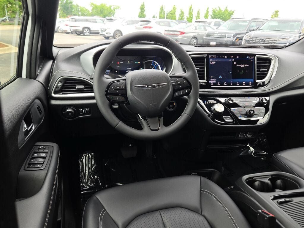 2024 Chrysler Pacifica Hybrid Select S Appearance