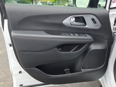 2024 Chrysler Pacifica Hybrid Select S Appearance