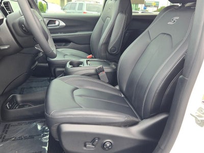 2024 Chrysler Pacifica Hybrid Select S Appearance