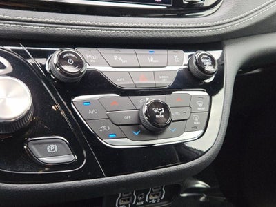 2024 Chrysler Pacifica Hybrid Select S Appearance