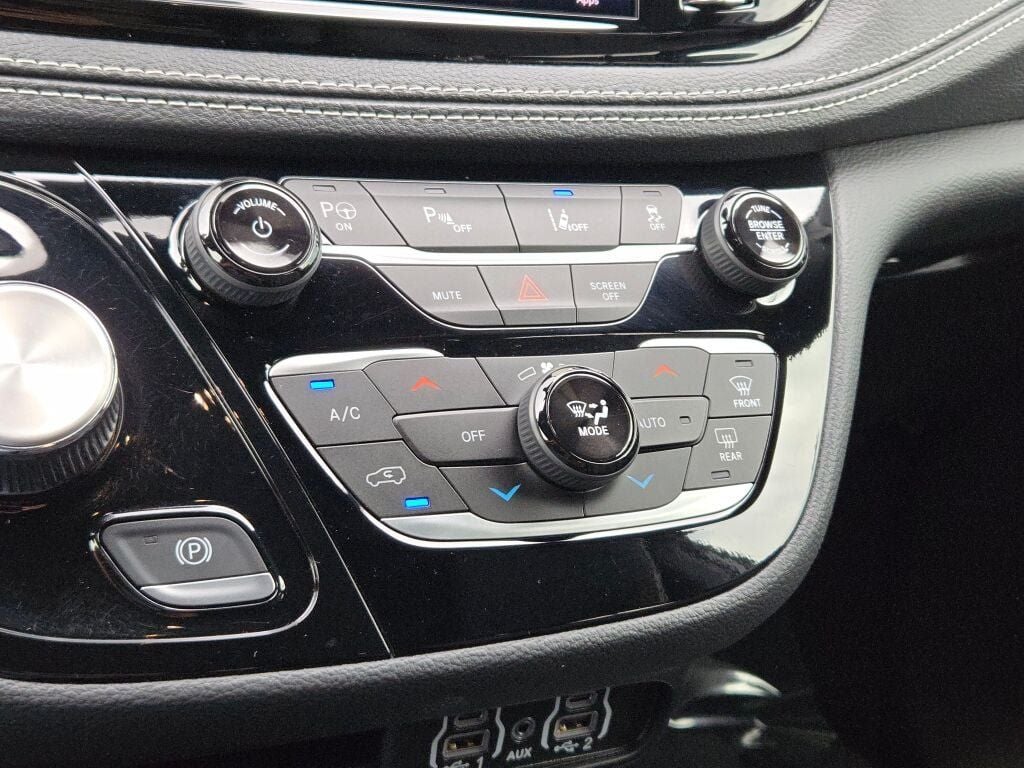 2024 Chrysler Pacifica Hybrid Select S Appearance