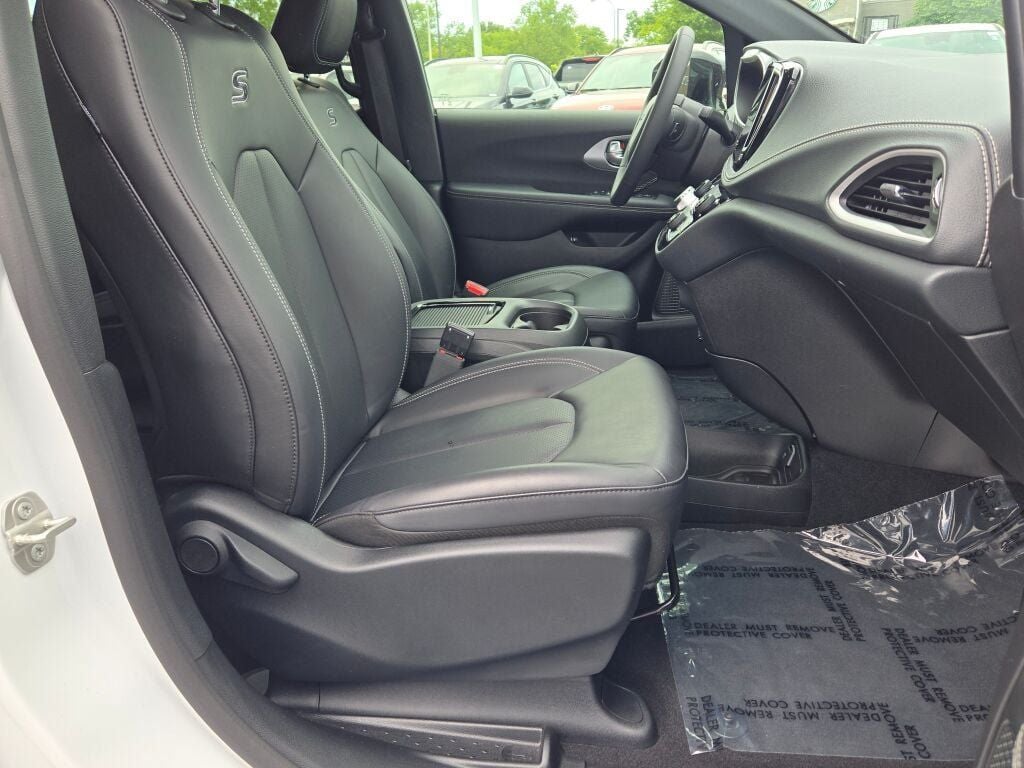 2024 Chrysler Pacifica Hybrid Select S Appearance