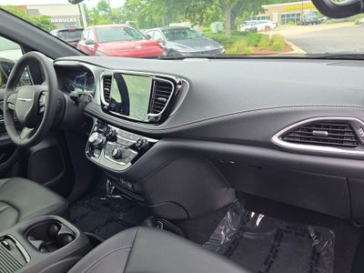 2024 Chrysler Pacifica Hybrid Select S Appearance