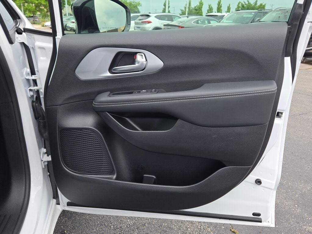 2024 Chrysler Pacifica Hybrid Select S Appearance