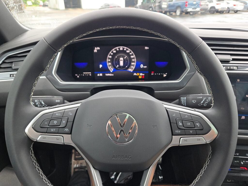 2023 Volkswagen Tiguan 2.0T SE R-Line Black
