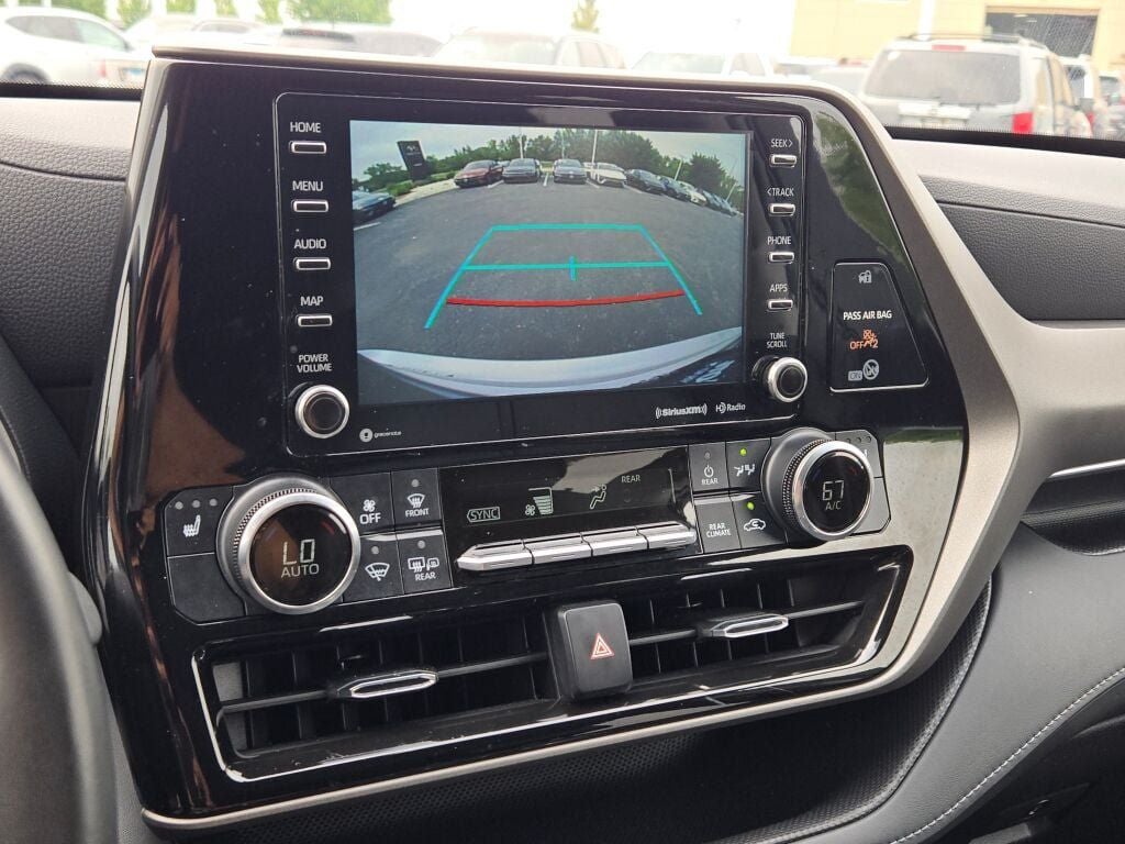 2022 Toyota Highlander Hybrid XLE