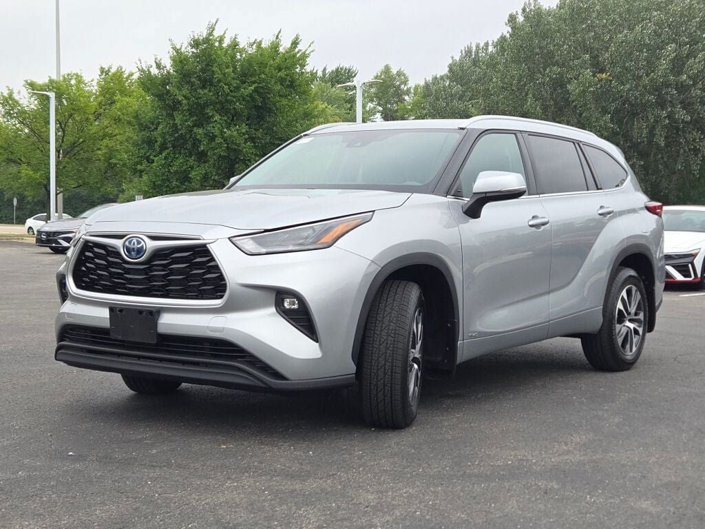 2022 Toyota Highlander Hybrid XLE