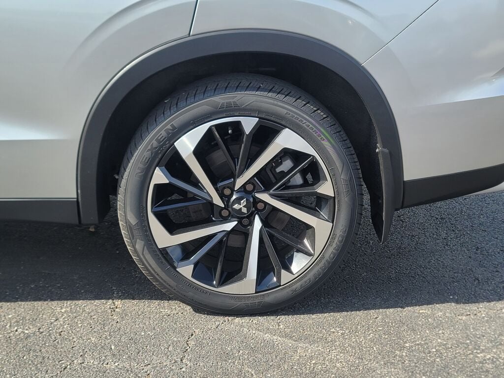 2023 Mitsubishi Outlander PHEV SE