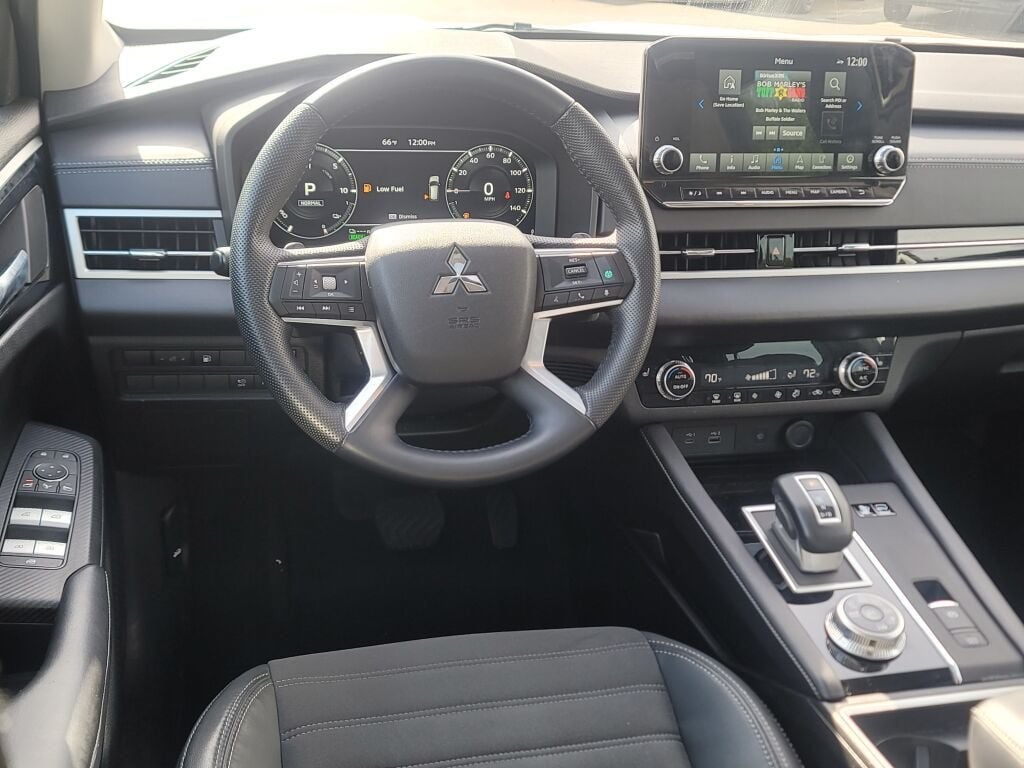 2023 Mitsubishi Outlander PHEV SE