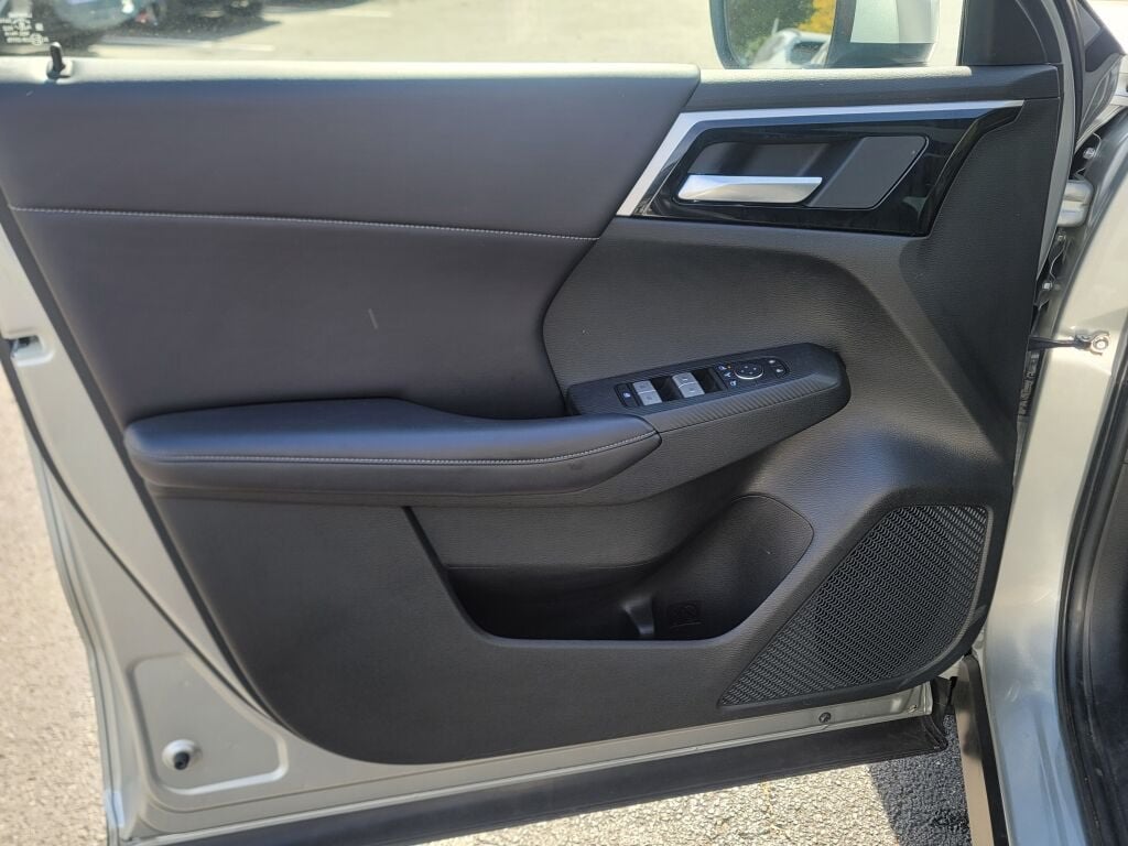 2023 Mitsubishi Outlander PHEV SE