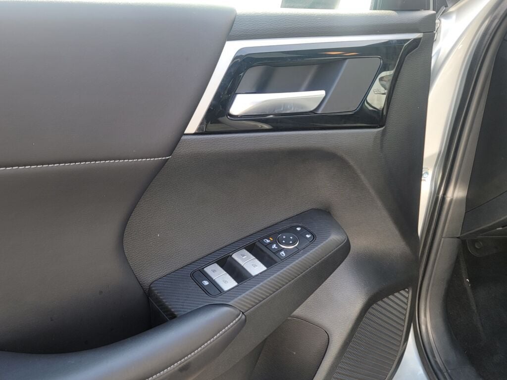 2023 Mitsubishi Outlander PHEV SE