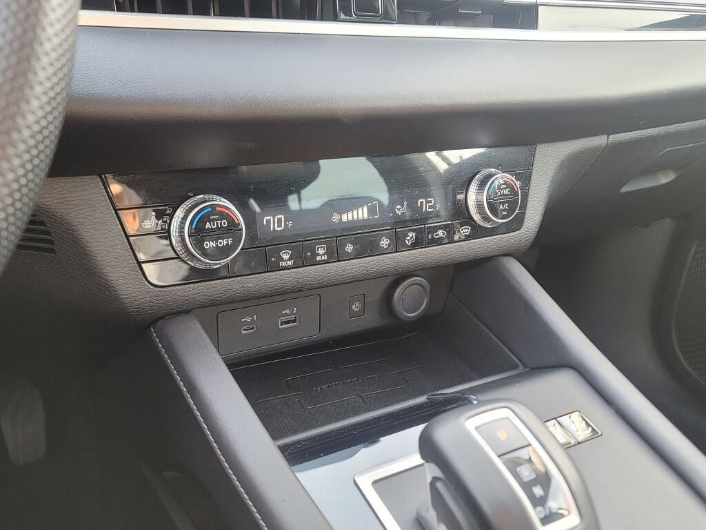 2023 Mitsubishi Outlander PHEV SE