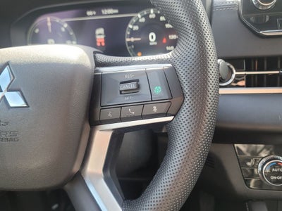 2023 Mitsubishi Outlander PHEV SE