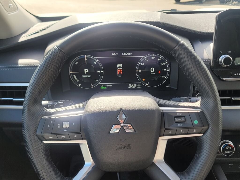 2023 Mitsubishi Outlander PHEV SE