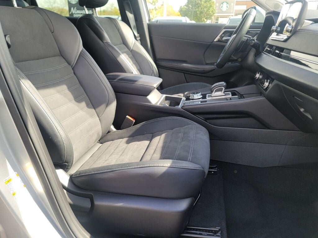 2023 Mitsubishi Outlander PHEV SE