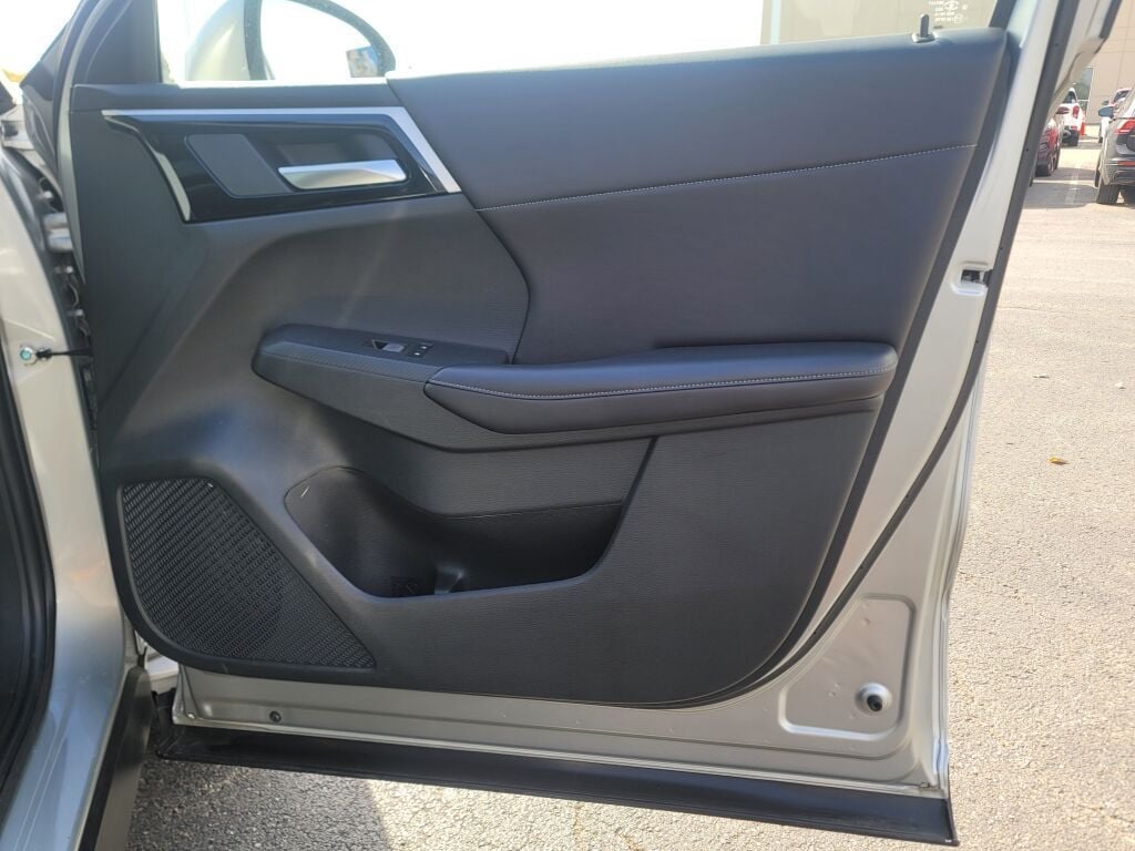 2023 Mitsubishi Outlander PHEV SE