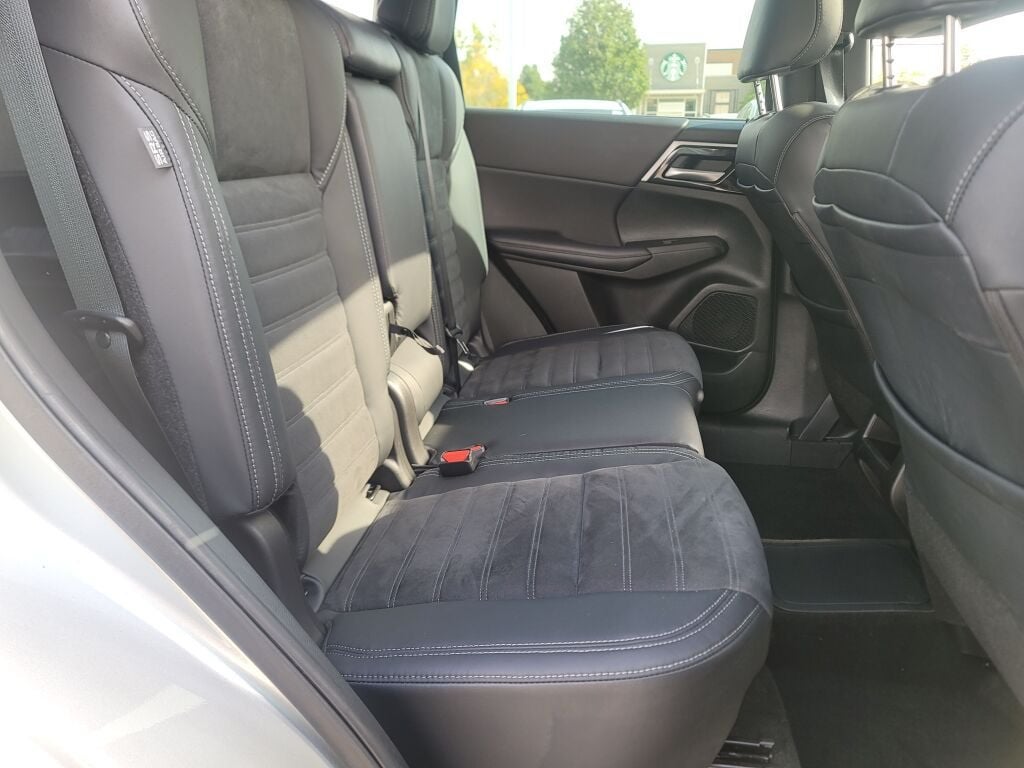 2023 Mitsubishi Outlander PHEV SE