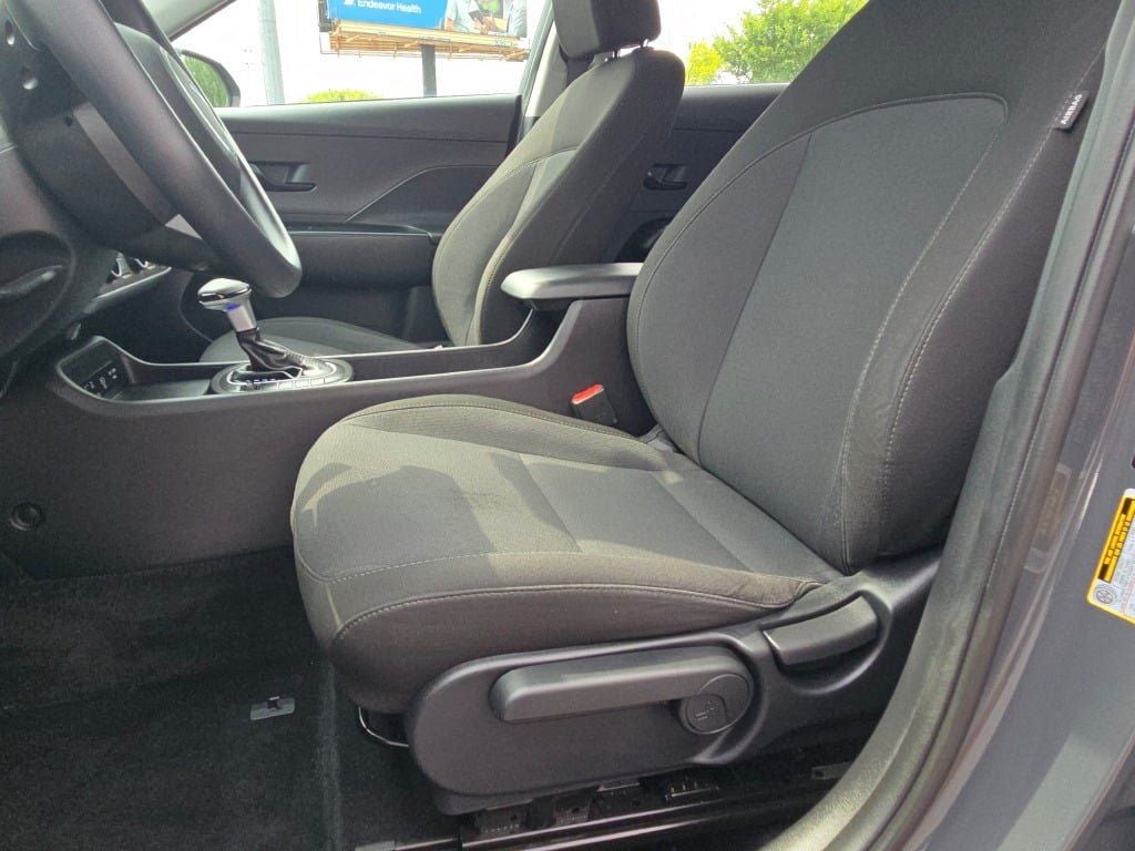2025 Hyundai Kona SE