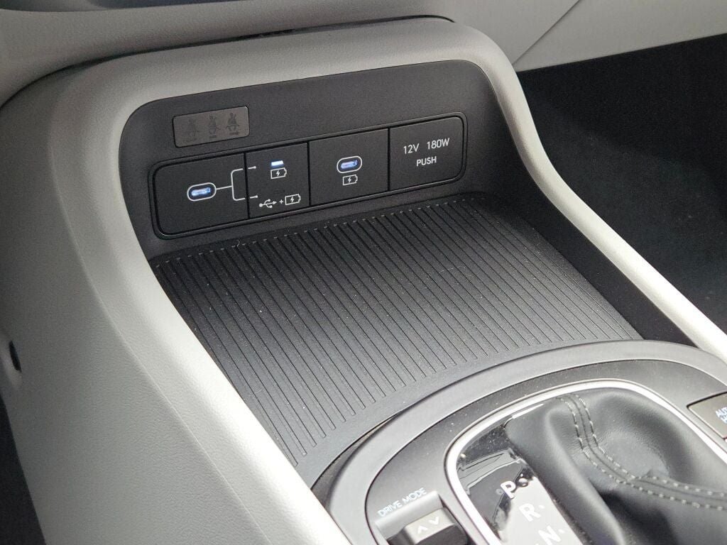 2025 Hyundai Kona SE