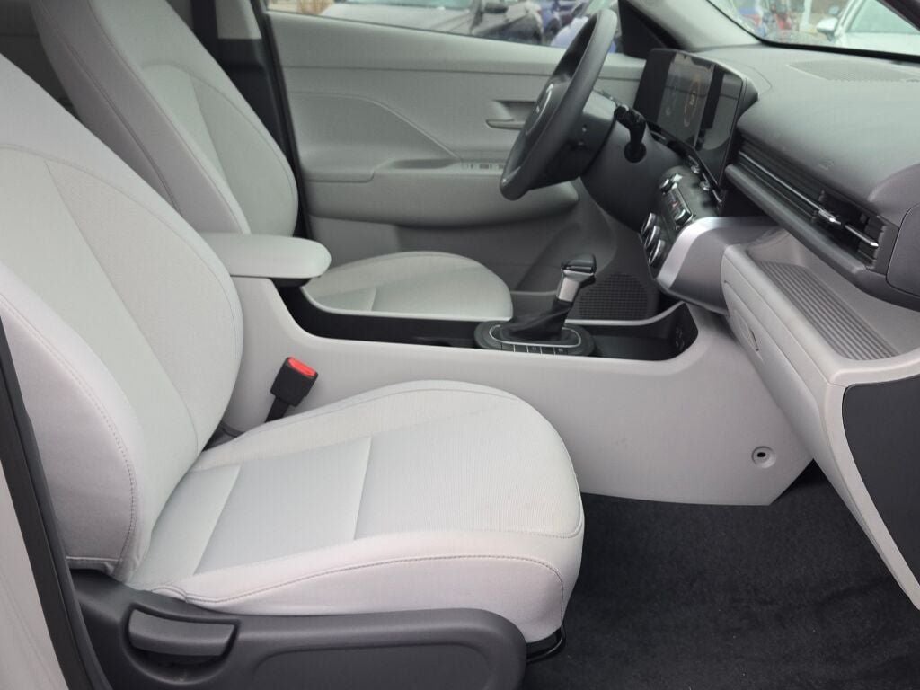 2025 Hyundai Kona SE