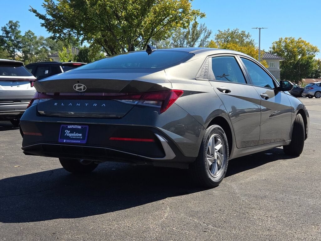 2025 Hyundai Elantra SE