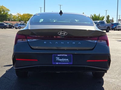 2025 Hyundai Elantra SE