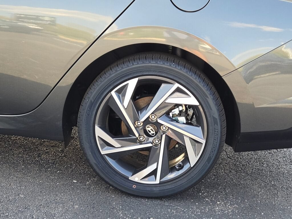 2025 Hyundai Elantra Hybrid Limited