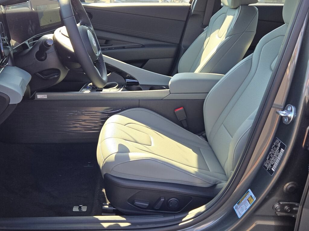 2025 Hyundai Elantra Hybrid Limited