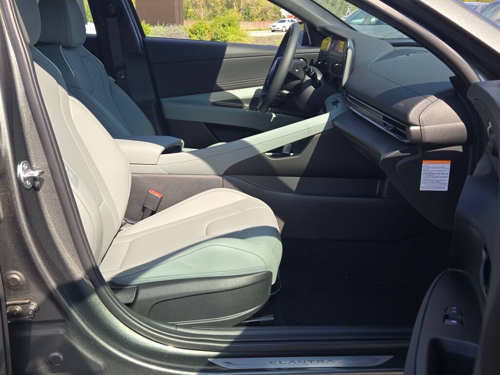 2025 Hyundai Elantra Hybrid Limited
