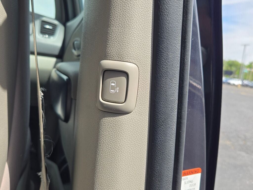 2017 Kia Sedona LX