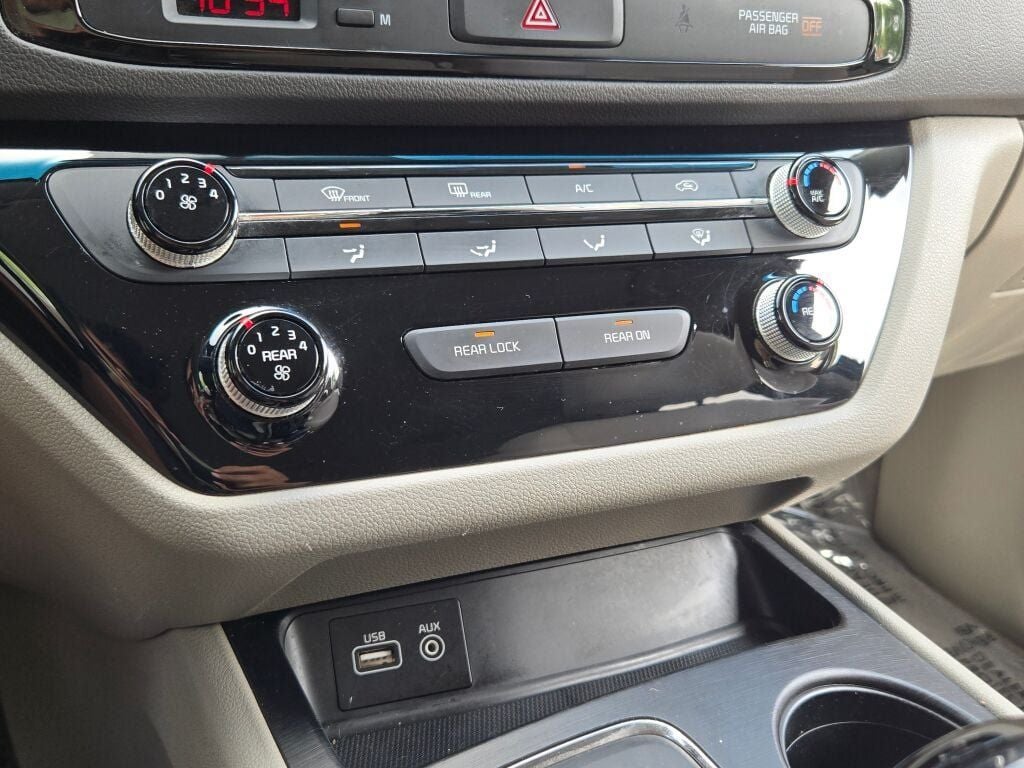 2017 Kia Sedona LX