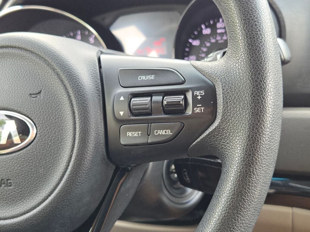 2017 Kia Sedona LX
