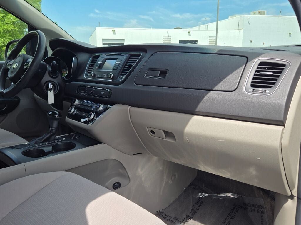 2017 Kia Sedona LX