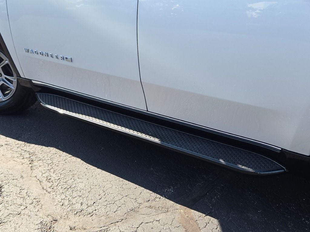 2023 Jeep Wagoneer Base