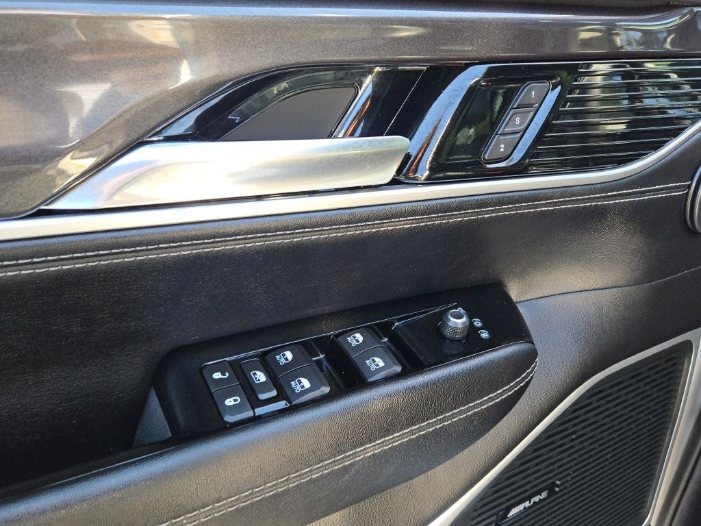 2023 Jeep Wagoneer Base