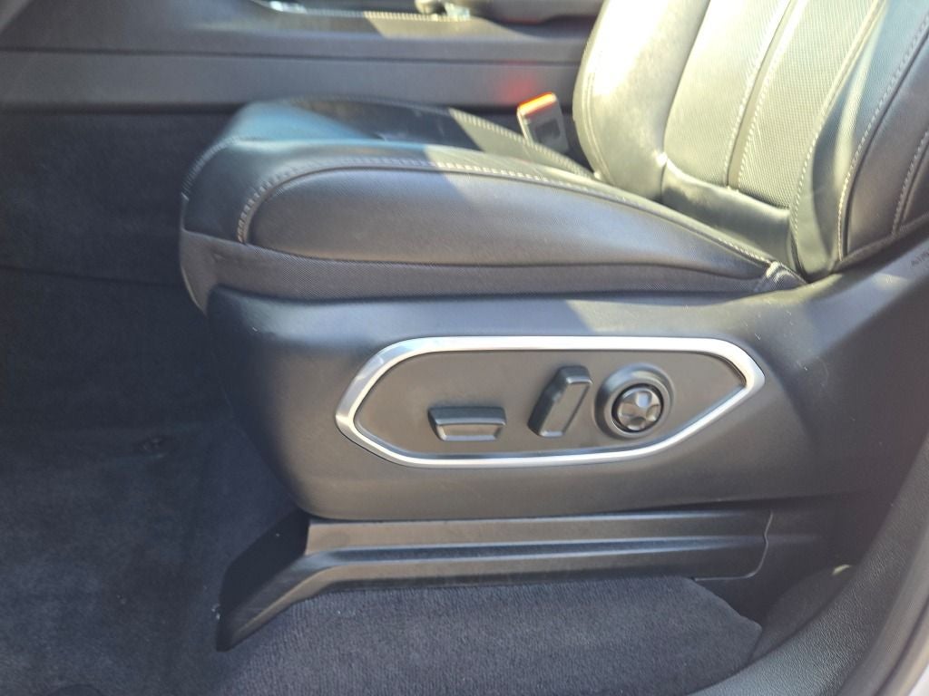 2023 Jeep Wagoneer Base