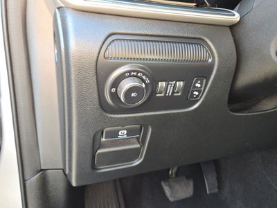 2023 Jeep Wagoneer Base