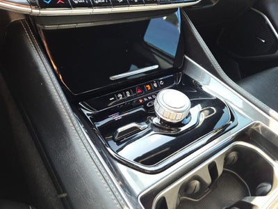 2023 Jeep Wagoneer Base