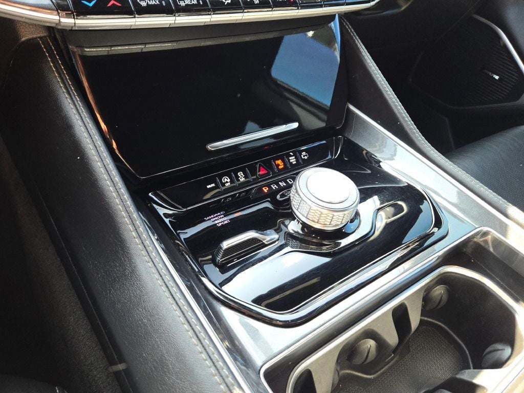 2023 Jeep Wagoneer Base