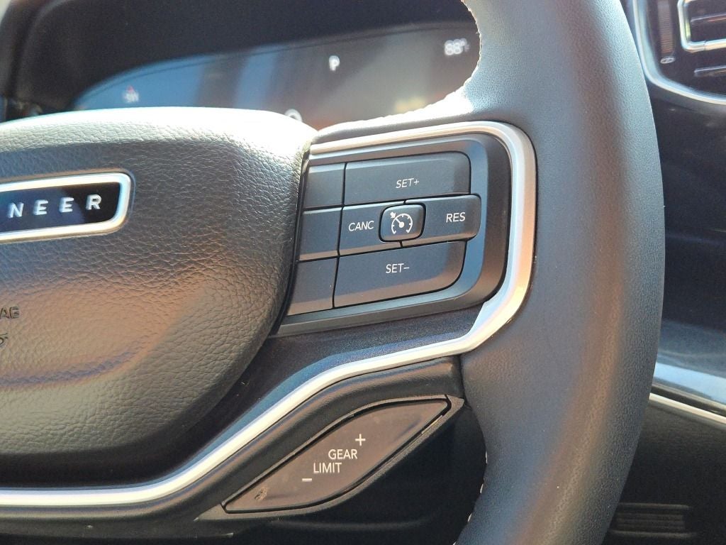 2023 Jeep Wagoneer Base