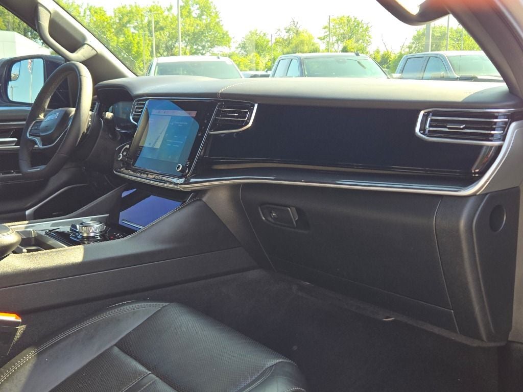2023 Jeep Wagoneer Base