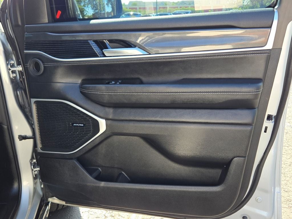 2023 Jeep Wagoneer Base