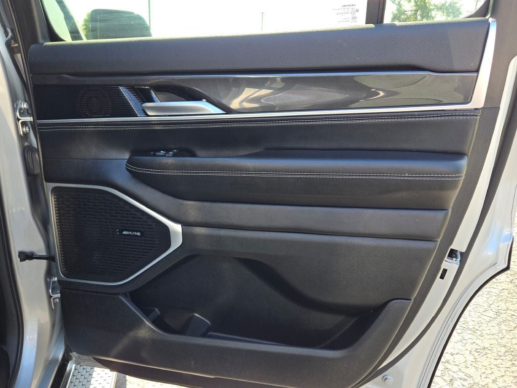 2023 Jeep Wagoneer Base