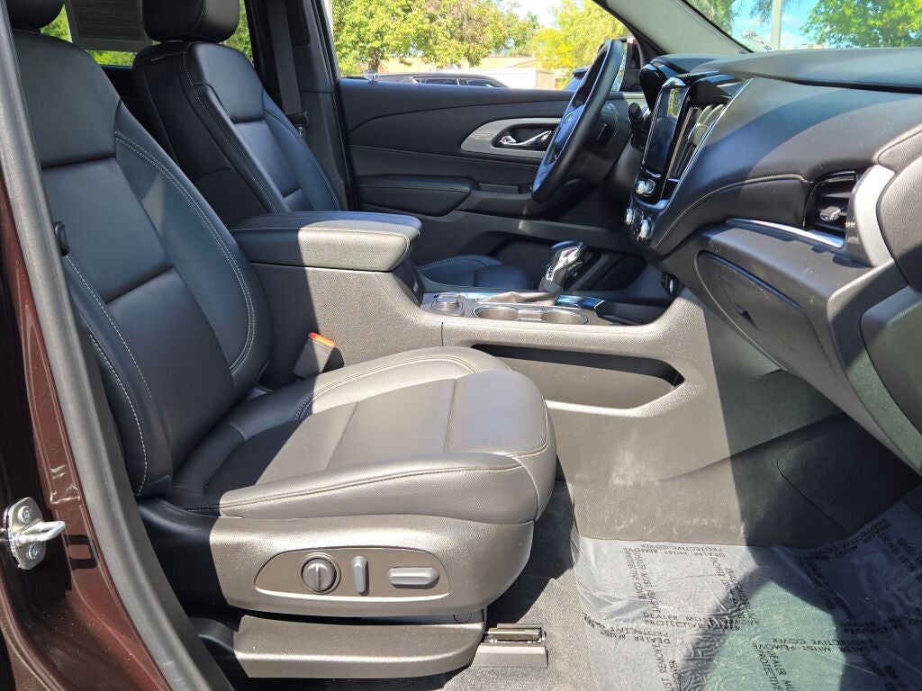 2022 Chevrolet Traverse LT Leather