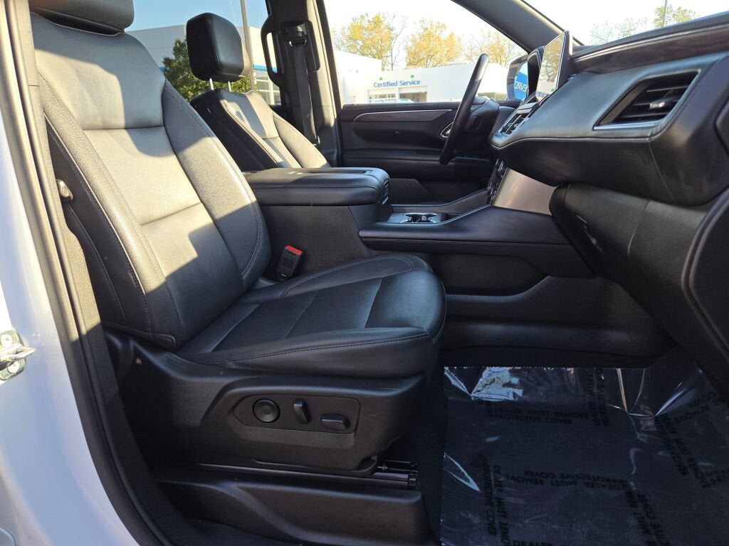2023 Chevrolet Suburban LT