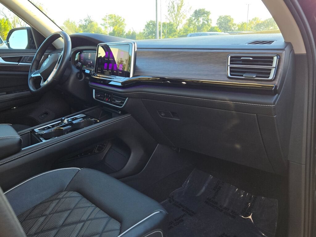 2024 Volkswagen Atlas 2.0T SEL Premium R-Line